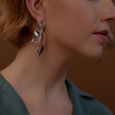 Which earring suits my face?